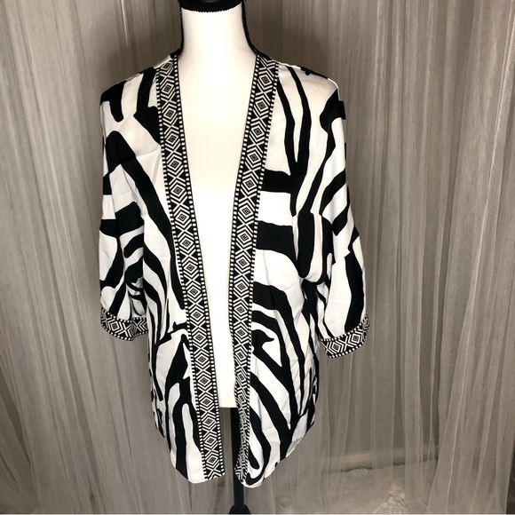 Worthington Other - Short Zebra Kimono Cover up XS